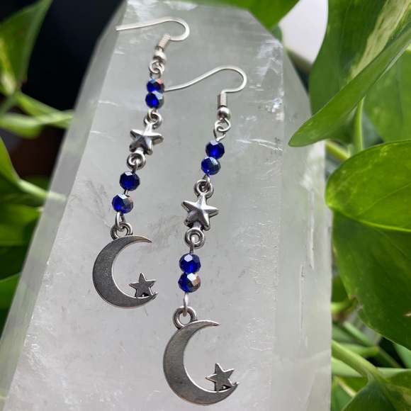🌸2 for $24🌸 Long Blue Moon Star Charm Earrings - Picture 4 of 5